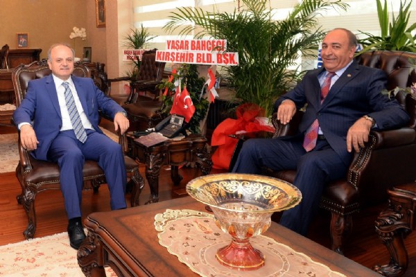 Mersin'den Vali Çakacak'a ziyaret! Mersin'den Vali Çakacak'a ziyaret!